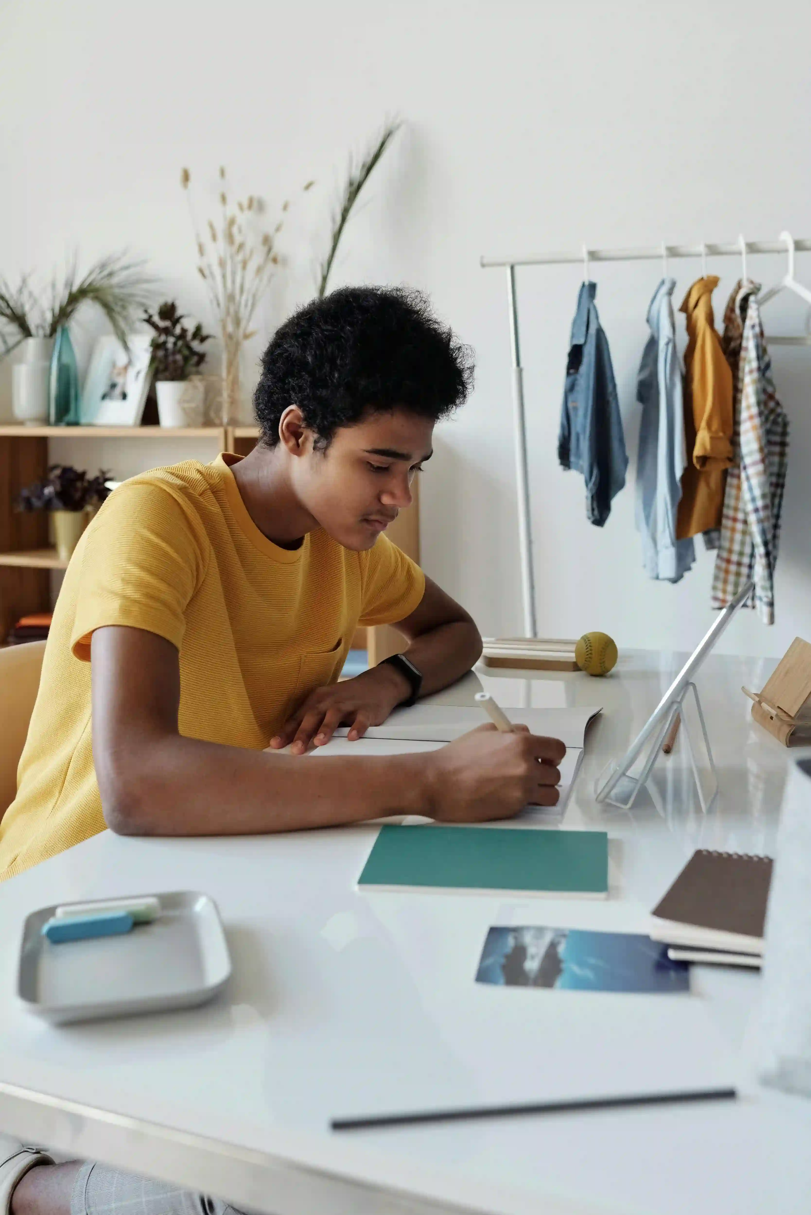 kid studying
